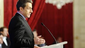 Lors de la présentation de ses voeux aux parlementaires, Nicolas Sarkozy a mis en demeure mercredi l'opposition de gauche de respecter la parole de la France, qui s'est engagée, avec ses partenaires de la zone euro, à introduire dans sa Constitution une r
