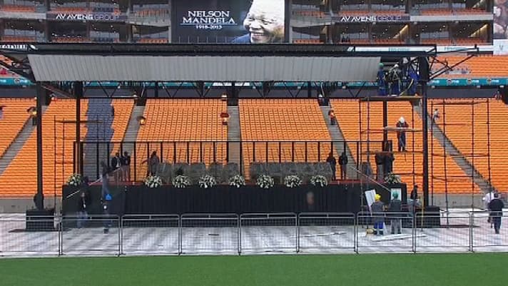 La tribune officielle au Soccer City Stadium. La tribune officielle au Soccer City Stadium.