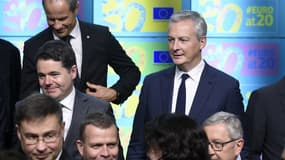 Le ministre de l'Économie Bruno Le Maire et ses homologues européens célèbrent les 20 ans de l'euro, lors d'une réunion de l'Eurogroupe à Bruxelles lundi 3 décembre.