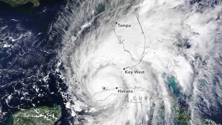 "L'ouragan Ian rentre dans le Golfe du Mexique". Image d'un satellite de l'Agence spatiale américaine (Nasa) publié le 27 septembre 2022. "L'ouragan Ian rentre dans le Golfe du Mexique". Image d'un satellite de l'Agence spatiale américaine (Nasa) publié le 27 septembre 2022.