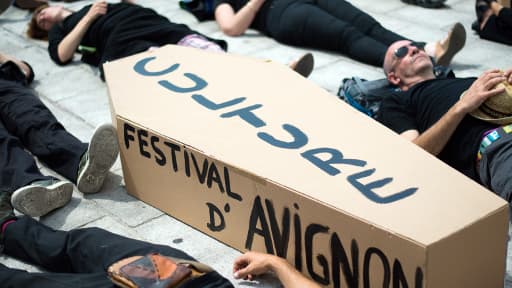 Manuel Valls appelle les intermittents du spectacle à ne plus menacer les festivals.