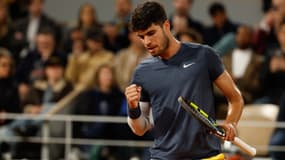 Carlos Alcaraz lors de la night session face à Sebastian Korda, le 31 mai 2024, à Roland-Garros