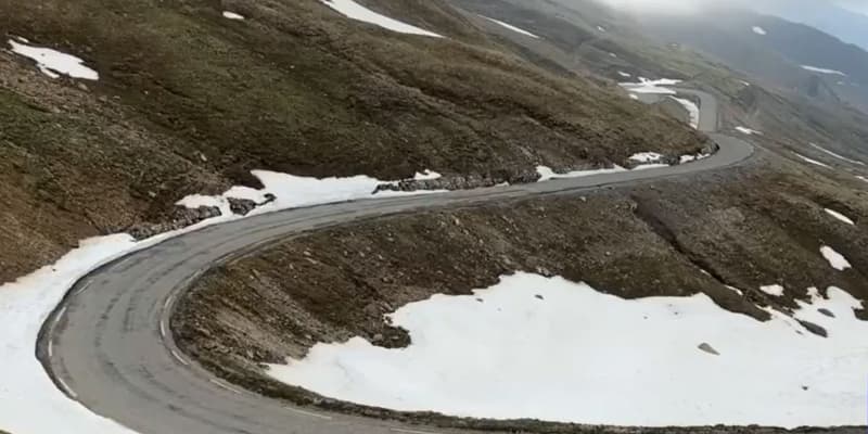 Il est prévu que la neige soit de retour mercredi sur le Col du Galibier (Illustration)