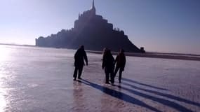 Vague de froid : la baie du mont Saint-Michel se transforme en patinoire - Témoins BFMTV