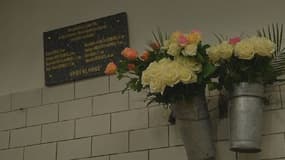 Une plaque avec le nom des huit victimes a été apposée à la station Saint-Michel.