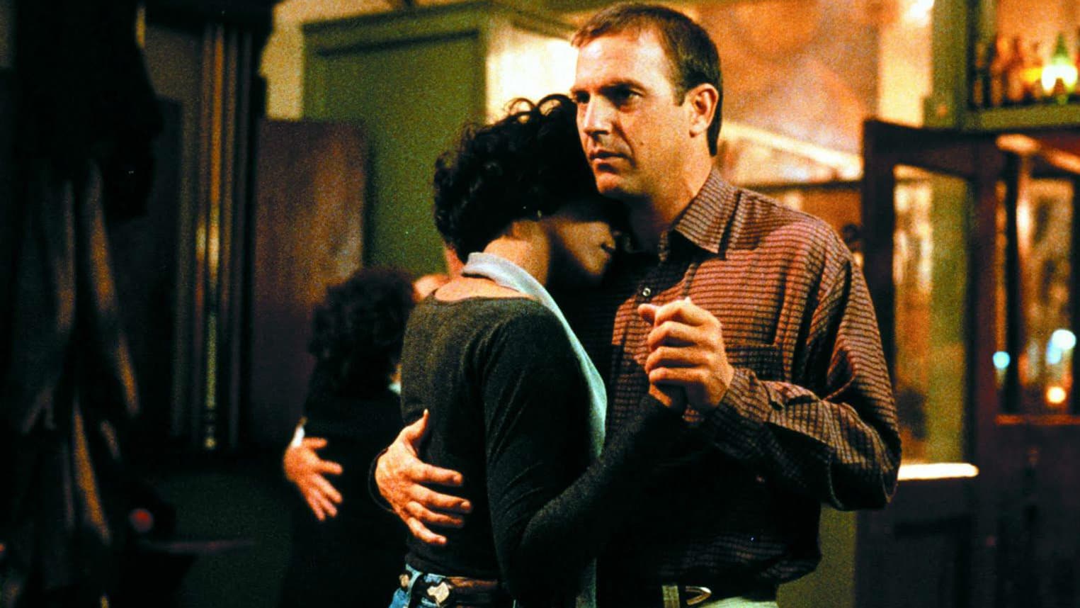 Kevin Costner et Whitney Houston dans "Bodyguard" en 1992 Kevin Costner et Whitney Houston dans "Bodyguard" en 1992