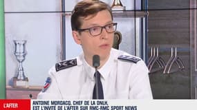 Les forces de police encadrent des supporters stéphanois