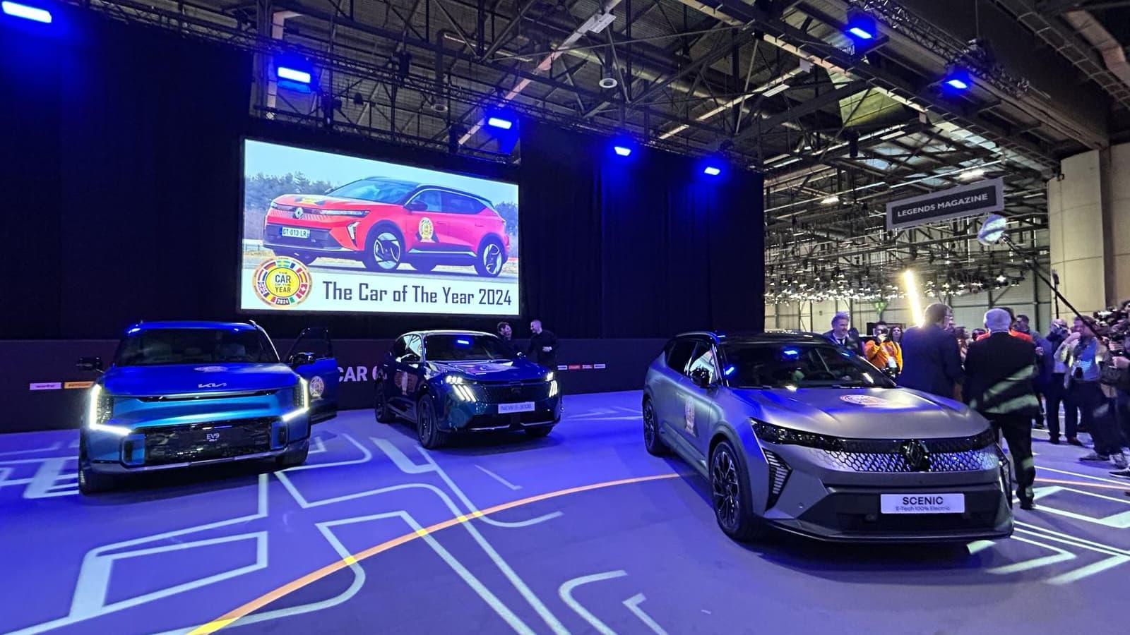 Les Renault Scénic, Peugeot 3008 et Kia EV9 en finale du COTY 2024.
