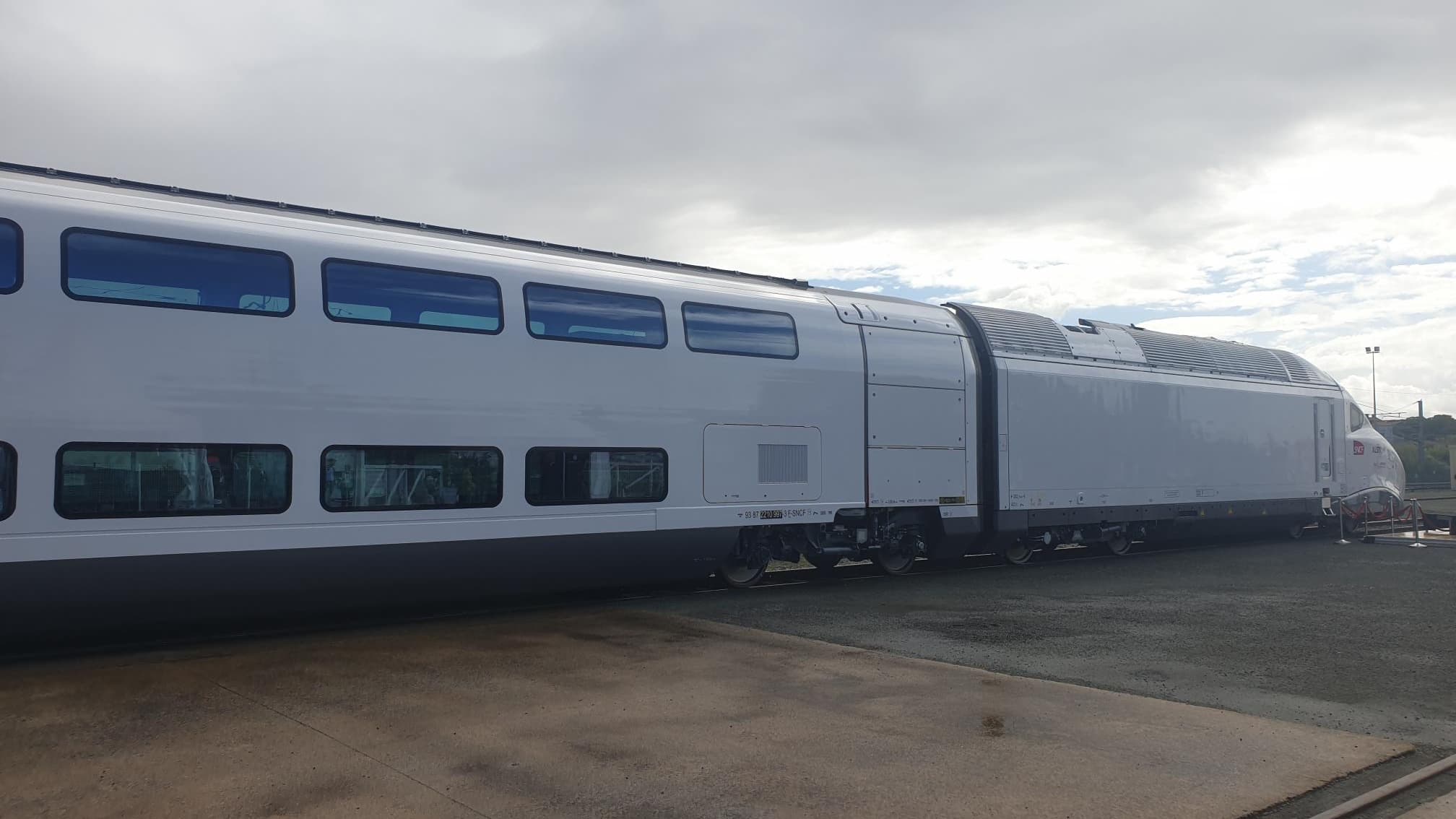 Ce vendredi 09 septembre a été présenté à la Rochelle une rame complète du nouveau TGV M. Ce vendredi 09 septembre a été présenté à la Rochelle une rame complète du nouveau TGV M.