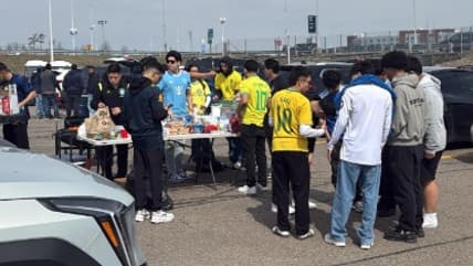 Le « tailgate » des fans brésiliens autour du Gillette Stadium