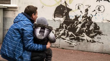 Calais, le 12 décembre 2015 : Le tableau "Le radeau de La Méduse" réinterprété par l’artiste britannique Banksy.