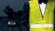 Le couturier Karl Lagerfeld milite pour la sécurité routière : "C'est jaune, c'est moche, ça ne va avec rien, mais ça peut vous sauver la vie"