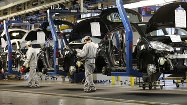 PSA Peugeot Citroën a annoncé vendredi que la CGT avait renoncé à son recours contre le plan de restructuration engagé par le groupe en France. Le constructeur automobile a signé le même jour avec le syndicat un accord mettant un terme à la grève engagée