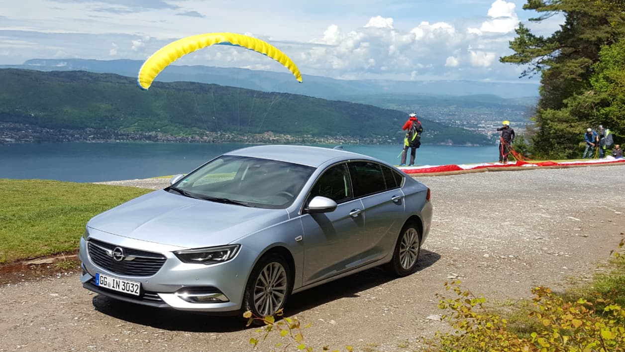 Plus légère, cette Insignia est presque prête à s'envoler depuis les hauteurs du lac d'Annecy. Plus légère, cette Insignia est presque prête à s'envoler depuis les hauteurs du lac d'Annecy.