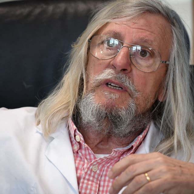 Coronavirus: pour Didier Raoult, "nous vivons dans une société terrifiée"