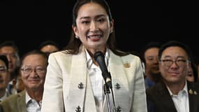 Paetongtarn Shinawatra est devenue 16 août 2024 la plus jeune Première ministre de l'histoire de la Thaïlande, à l'âge de 37 ans, perpétuant la lignée de la richissime famille qui divise le royaume depuis plus de vingt ans.
