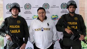Le chef de la mafia italienne Roberto Pannunzi, considéré comme le plus grand trafiquant de cocaïne du monde, lors d'une conférence de presse donnée par la police nationale colombienne, deux jours après son arrestation, le 7 juillet 2013.