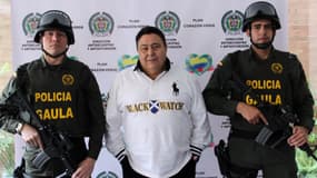 Le chef de la mafia italienne Roberto Pannunzi, considéré comme le plus grand trafiquant de cocaïne du monde, lors d'une conférence de presse donnée par la police nationale colombienne, deux jours après son arrestation, le 7 juillet 2013.