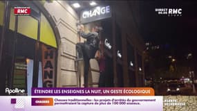 À la nuit tombée, des militants écologistes éteignent les enseignes lumineuses