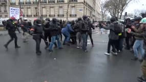 Premiers heurts à Paris en marge de la manifestation des gilets jaunes