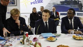 Emmanuel Macron lors de sa rencontre avec la filière pêche au salon de l'agriculture ce samedi 25 février 2023.