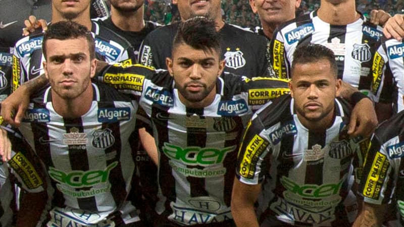 Gabriel Barbosa Almeida (au centre)