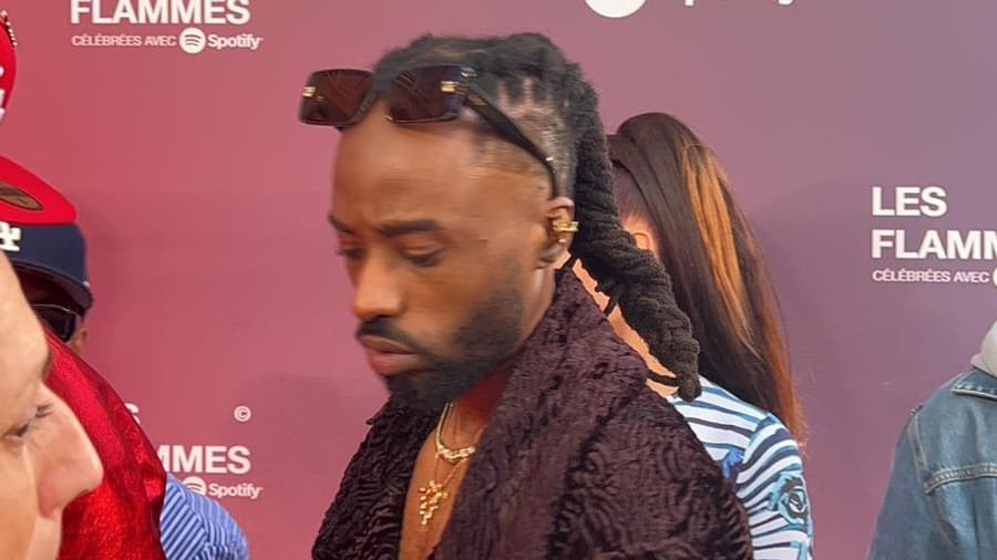 Luidji, nommé dans la catégorie meilleur album nouvelle pop avec "Saison 00", sur le tapis rouges des Flammes le 25 avril 2024