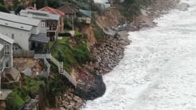 Les maisons se trouvent à quelques centimètres de la mer 