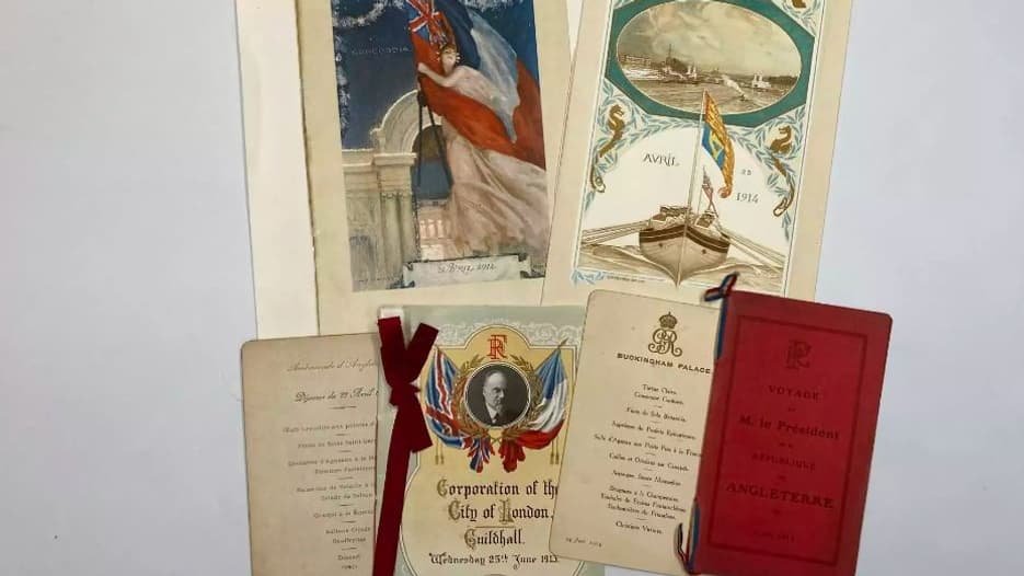 Ensemble de 5 menus et 1 programme relatifs à la visite du Président Raymond Poincaré, au Royaume-Uni en juin 1913, et à la visite du roi George V et de la Reine Mary en France en avril 1914.