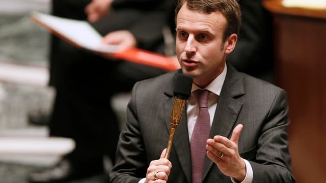 Emmanuel Macron assure que son projet de loi créera "des dizaines de milliers d'emplois" dans les 18 mois à venir.