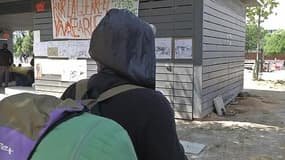 Plan pour les migrants: les réactions dans un campement illégal de Paris