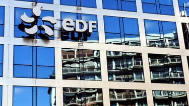 Le logo EDF sur une façade le 15 février 2019 à Paris