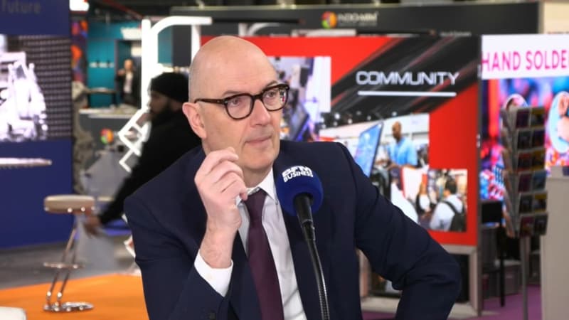 Roland Lescure se dit prêt à "poursuivre" voire "amplifier" les aides en mai si les prix des carburants restent élevés mais estime que "subventionner l'essence est contre-productif"