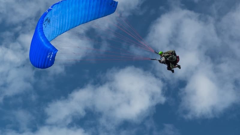 Sur la commune de Val Buëch-Méouge (Hautes-Alpes), un parapentiste s’est retrouvé bloqué dans un arbre à 15 mètres de haut (photo d'illustration)