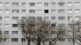 Un immeuble du quartier de l'Argentine à Beauvais (Oise) où des échauffourées ont eu lieu, photographié le 5 mars 2021