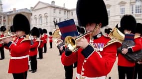 Le groupe des Scots Guards de l'armée britannique a interprété ce mercredi "Stefania", la chanson gagnante de l'Ukraine au Concours Eurovision 2022.