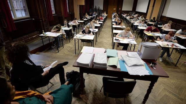 Des lycéens pendant une épreuve du bac en 2016 (photo d'illustration)