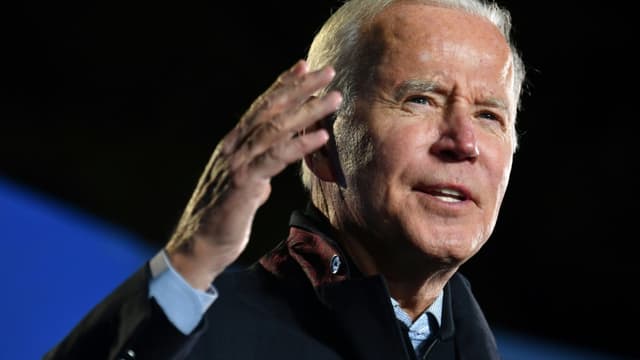 https://images.bfmtv.com/ZBPBc6TWb13tN3Vr1S0P_UgitQQ=/0x39:768x471/640x0/images/Le-president-americain-Joe-Biden-lors-d-un-meeting-a-Arlington-en-Virginie-le-26-octobre-2021-1155157.jpg