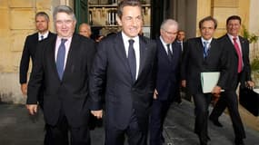 Dans une charge violente contre le candidat du PS à l'élection présidentielle, l'ancien ministre socialiste de l'Education nationale Claude Allègre (2e à gauche) juge dans un entretien au Journal du Dimanche que François Hollande n'a pas l'étoffe d'un che