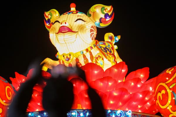 La parade du Nouvel An chinois à Yangzhou, en Chine, en février 2019, année du cochon La parade du Nouvel An chinois à Yangzhou, en Chine, en février 2019, année du cochon