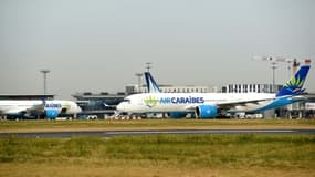 Un avion de la compagnie Air Caraïbes sur le tarmac de l'aéroport Paris-Orly, le 27 août 2019