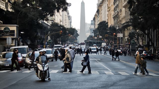 Dans les rues de Buenos Aires, les femmes sont particulièrement touchées par le harcèlement et les comportements sexistes. (Illustration)