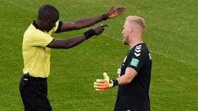 L'arbitre désigne le point de penalty
