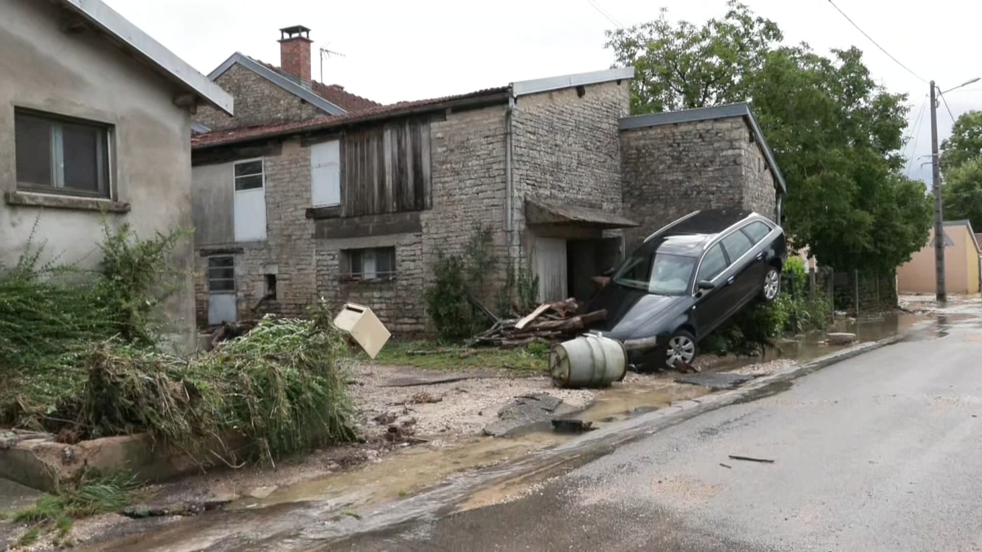 Residents and elected officials talk about the floods in Haute-Marne