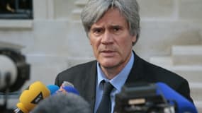 Stéphane Le Foll à l'issue d'une réunion avec des représentants de la Fédération nationale des producteurs de lait le 23 juillet 2015 au ministère à Paris.