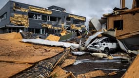 Un bâtiment partiellement détruit après la tempête de La Chaux-de-Fonds, le 24 juillet 2023 