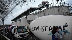 Cimenterie Lafarge ciblée par des activistes: 14 gardes à vue mardi