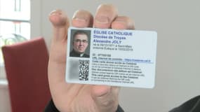 La nouvelle carte pour les évêques, les prêtres et les diacres