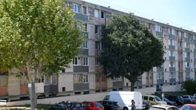 L'immeuble où une jeune femme a été gravement blessée chez elle par des tirs à l'aveugle, dans le 10e arrondissement de Marseille, le 11 septembre 2023