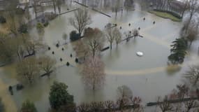 Vue aérienne sur un parc inondé à Saintes (Charente-Maritime) le 6 février 2021